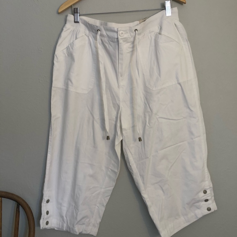 NWT Women’s size 18 crop pants